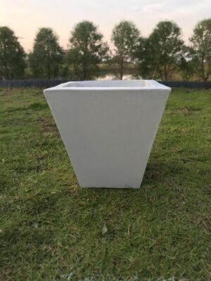 กระถางกรวยสี่เหลี่ยมปูน 30x30 cm.