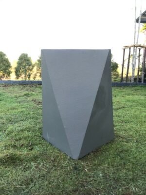 กระถางปูนเหลี่ยมเพชร 60x35 cm.